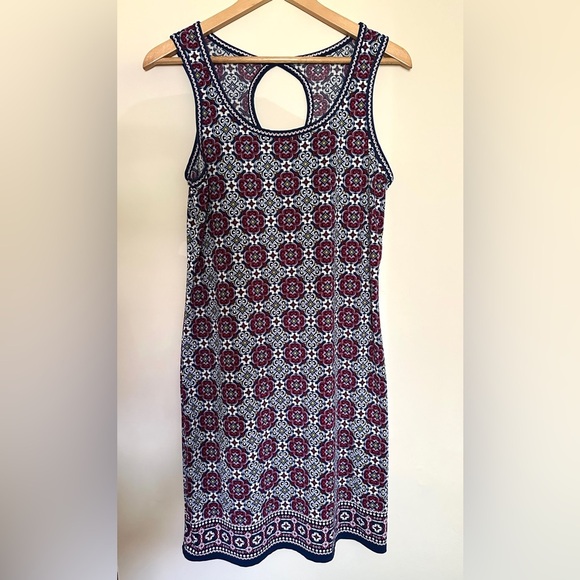 Max Studio Dresses & Skirts - MAX STUDIO Shift Dress Navy Red Floral Sleeveless Stretch Scoop neck Size Medium